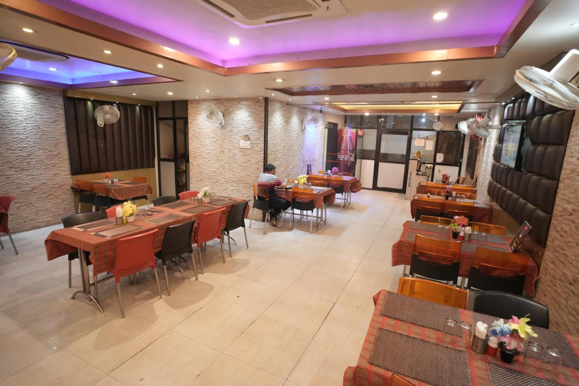 Hotel Rajkamal Near Varanasi Railway Station Luaran gambar