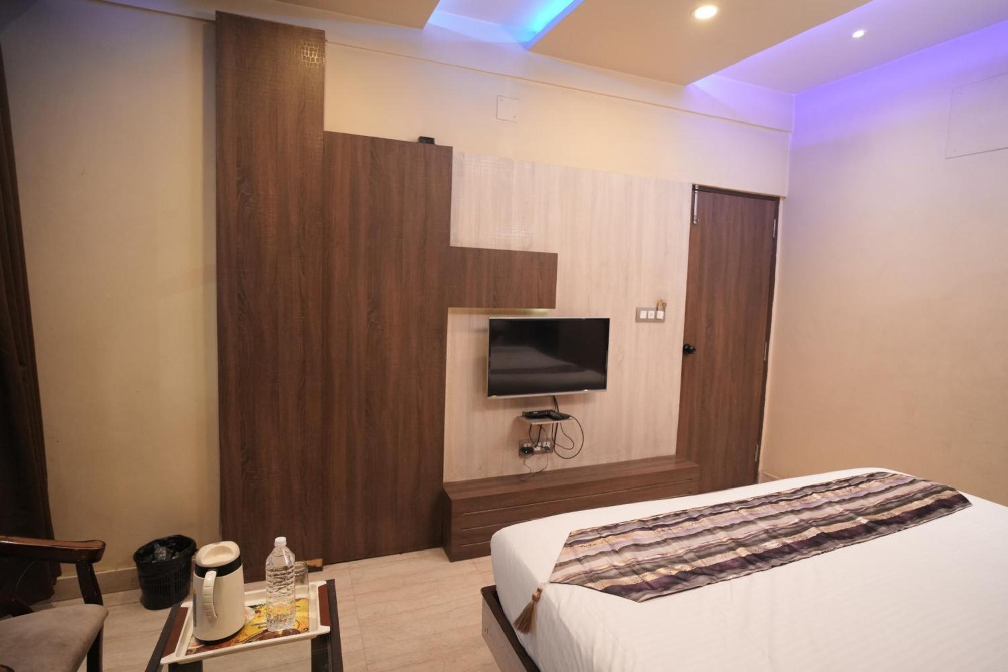 Hotel Rajkamal Near Varanasi Railway Station Luaran gambar